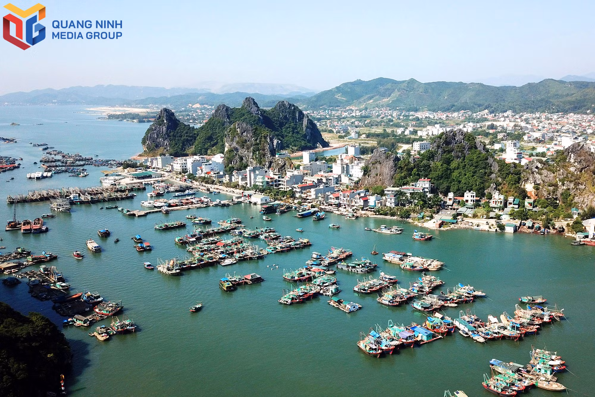 Cảng cá Cái Rồng (Vân Đồn).