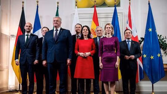 Các bộ trưởng ngoại giao từ các quốc gia thành viên EU và Ukraine họp tại Berlin vào ngày 12/12 Ảnh: Picture alliance/Getty Images
