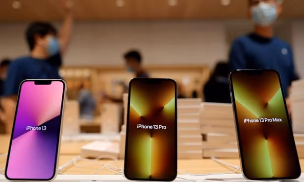 Apple lên kế hoạch chuyển sản xuất ra khỏi Trung Quốc. Ảnh minh họa: Reuters