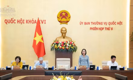 Phó Chủ tịch Quốc hội Nguyễn Thị Thanh điều hành phiên họp sáng 21/9. (Ảnh: Quochoi.vn)