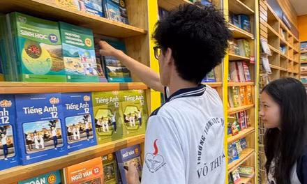 Thủ tướng chỉ đạo huy động tất cả nguồn lực, in ấn, cung ứng đủ sách giáo khoa, báo cáo trước 22/9