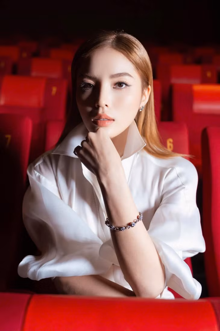 Nguyễn Cao Kỳ Duyên được coi là lính mới của điện ảnh Việt dù cô là gương mặt không hề xa lạ trong showbiz khi đăng quang Hoa hậu Việt Nam 2014.