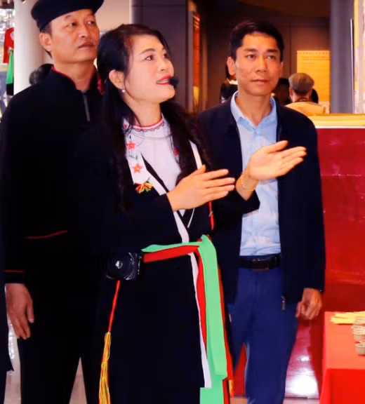 Nét đặc sắc của trang phục nữ Sán Dìu