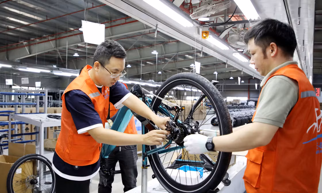 Lắp ráp xe đạp xuất khẩu tại Công ty TNHH Junshun Việt Nam.