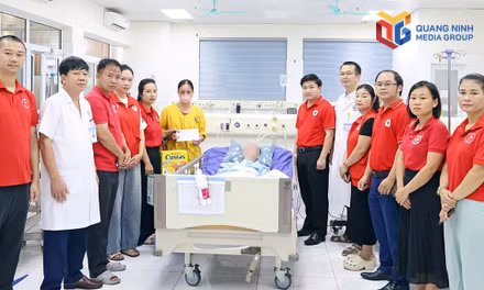Trao hỗ trợ cho bệnh nhi có hoàn cảnh đặc biệt khó khăn