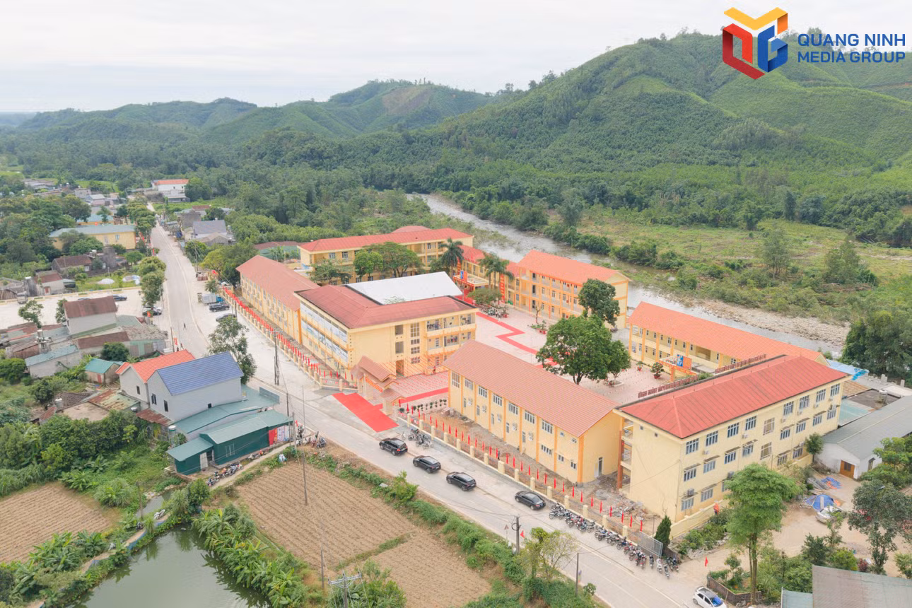 Trường PT nội trú TH&amp;THCS Quảng Sơn.