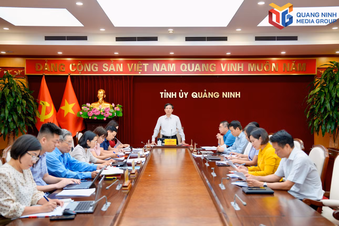 Quang cảnh cuộc họp.