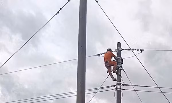 Điện lực Bình Liêu khắc phục sự cố lưới điện