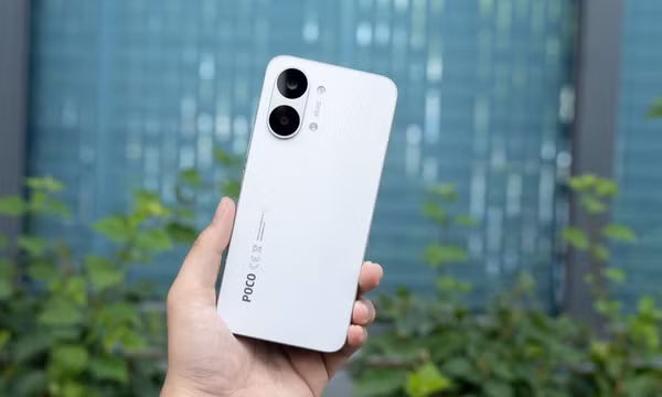 Màn hình AMOLED độ phân giải 1.5K trên hai phiên bản
