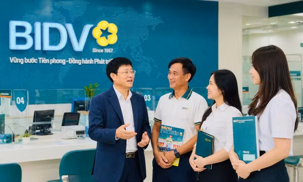 Đồng chí Nguyễn Đình Minh, Bí thư Đảng ủy, Giám đốc BIDV Hạ Long, người góp phần khơi thông “mạch Đảng”, tạo động lực để “mạch vốn” chảy đúng hướng, an toàn và bền vững.