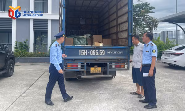 QLTT Quảng Ninh liên tiếp phát hiện bánh trung thu, rượu nhập lậu