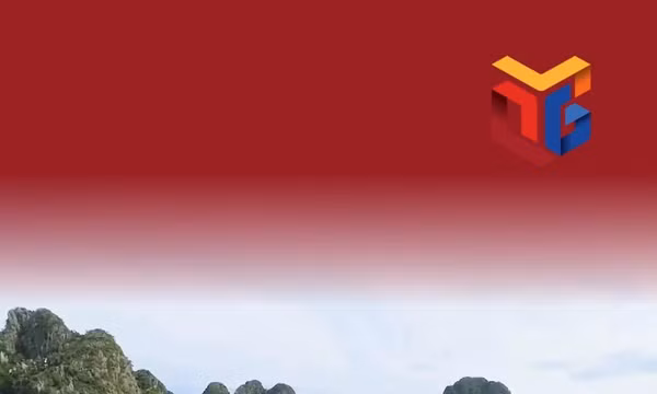 Thuyền ba vách bên bờ di sản vịnh Hạ Long