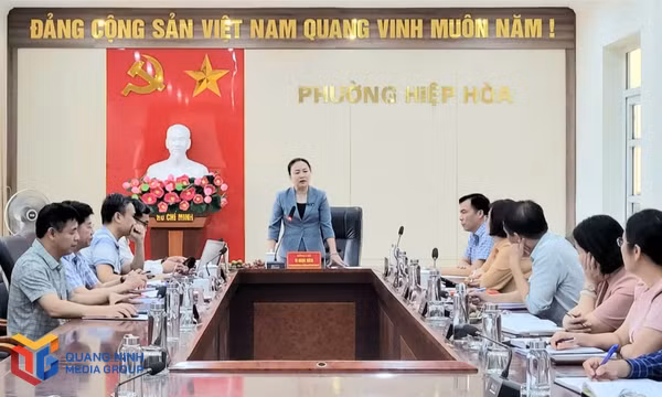 Đồng chí Trưởng Ban Tổ chức Thành ủy làm việc với Thường trực Đảng ủy phường Hiệp Hòa
