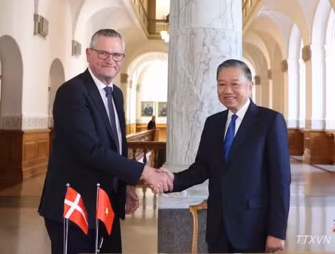 Tổng Bí thư, Chủ tịch nước Tô Lâm hội kiến Chủ tịch Quốc hội Đan Mạch Henrik Frandsen. (Ảnh: TTXVN)