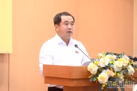 Đồng chí Trần Đức Thắng, Ủy viên Bộ Chính trị, Bí thư Thành ủy, Trưởng đoàn đại biểu Quốc hội thành phố Hà Nội phát biểu tại cuộc làm việc. (Ảnh: ĐĂNG KHOA)