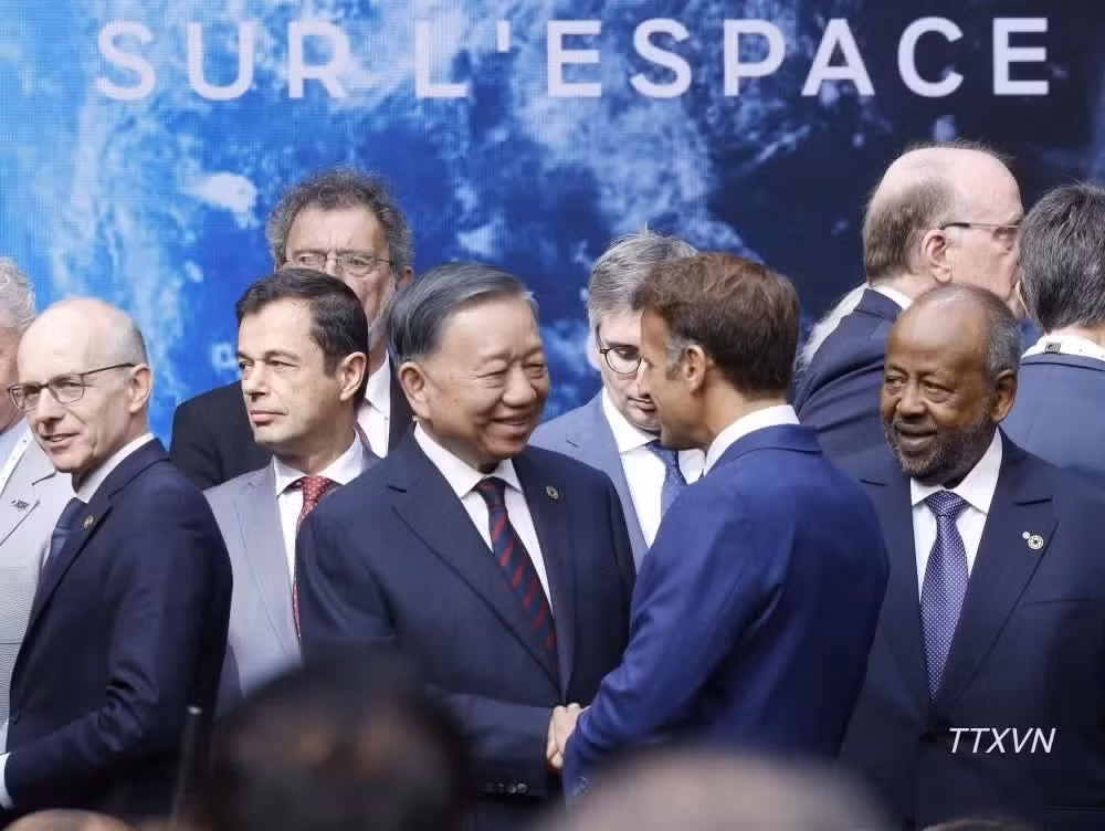 Tổng Bí thư, Chủ tịch nước Tô Lâm và Tổng thống Cộng hòa Pháp Emmanuel Macron. (Ảnh: TTXVN)