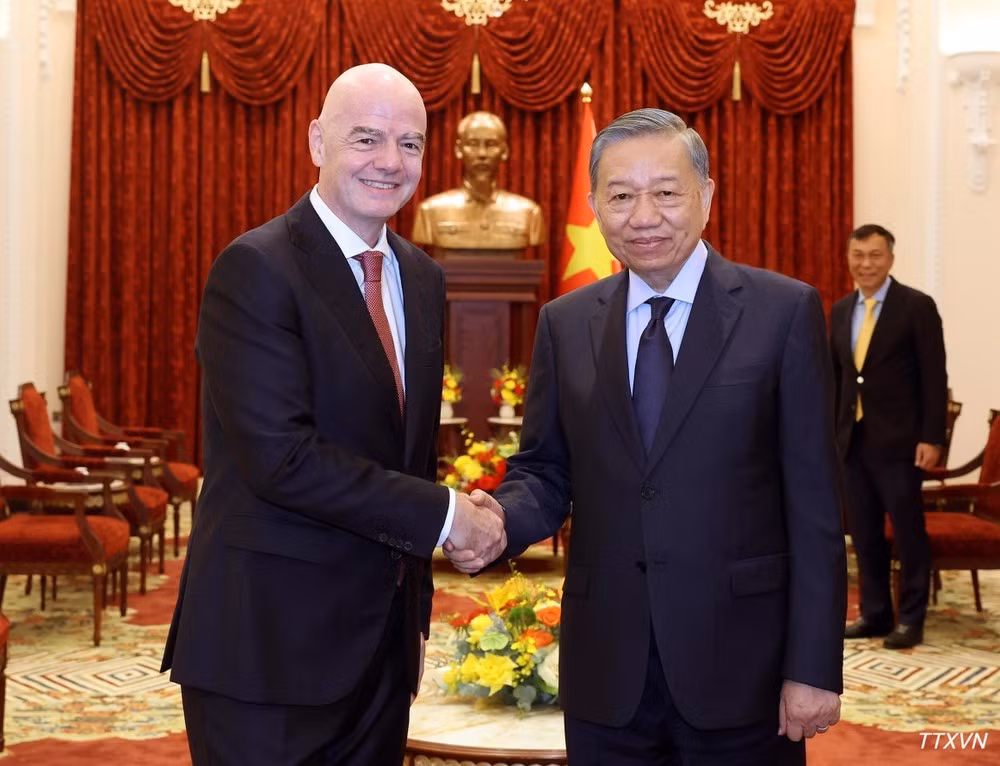 Tổng Bí thư, Chủ tịch nước Tô Lâm tiếp Chủ tịch FIFA Gianni Infantino. (Ảnh: TTXVN)