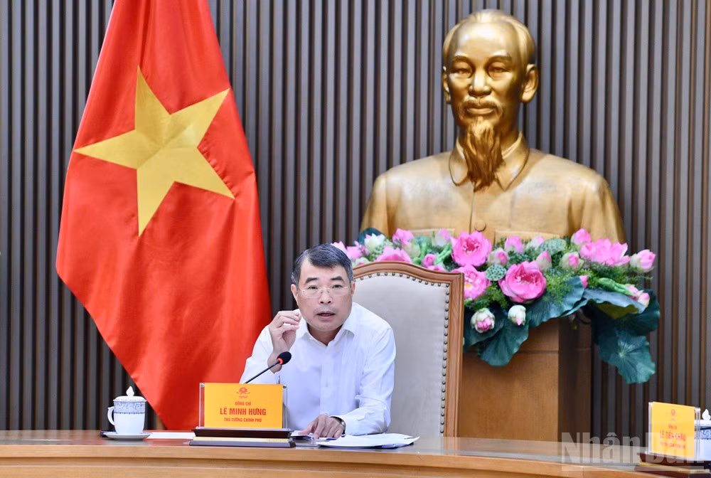 Thủ tướng Chính phủ Lê Minh Hưng chủ trì cuộc làm việc với Bộ Y tế và một số bộ, ngành liên quan về dự án Luật sửa đổi, bổ sung một số luật trong lĩnh vực y tế trình Quốc hội tại Kỳ họp thứ 2 (tháng 10/2026). (Ảnh: THANH GIANG)