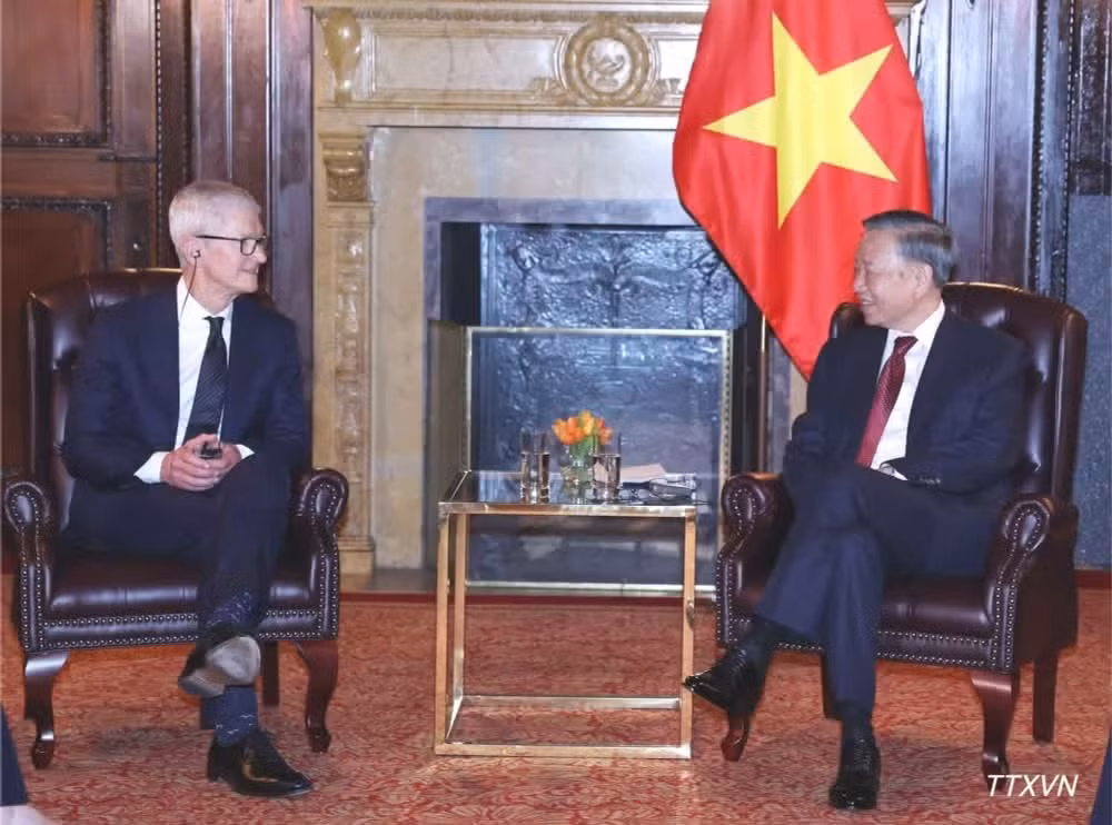 Tổng Bí thư, Chủ tịch nước Tô Lâm tiếp ông Tim Cook, Chủ tịch điều hành Tập đoàn Apple. (Ảnh: Thống Nhất/TTXVN)