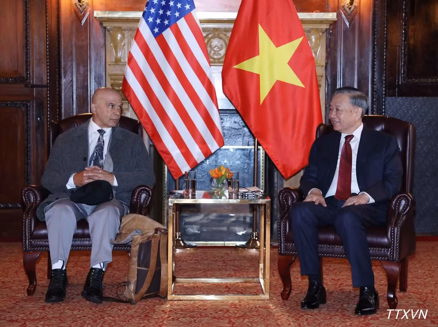 Tổng Bí thư, Chủ tịch nước Tô Lâm tiếp Đồng Chủ tịch Đảng Cộng sản Hoa Kỳ Joe Sims. (Ảnh: Thống Nhất/TTXVN)