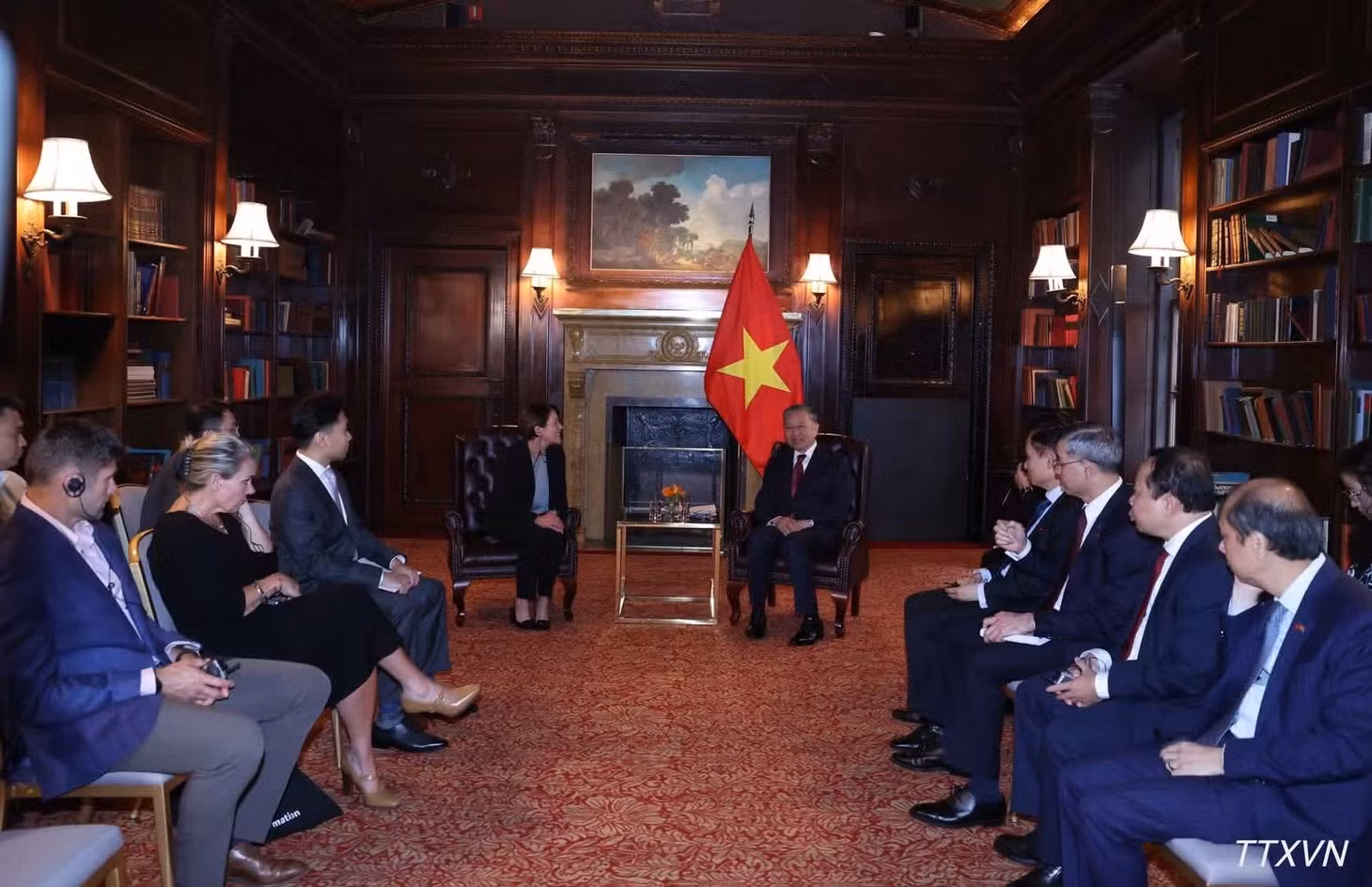 Tổng Bí thư, Chủ tịch nước Tô Lâm tiếp Giáo sư Sarah Anne Soule, Hiệu trưởng Trường Kinh doanh Stanford, thuộc Đại học Stanford (Hoa Kỳ). (Ảnh: Thống Nhất/TTXVN)