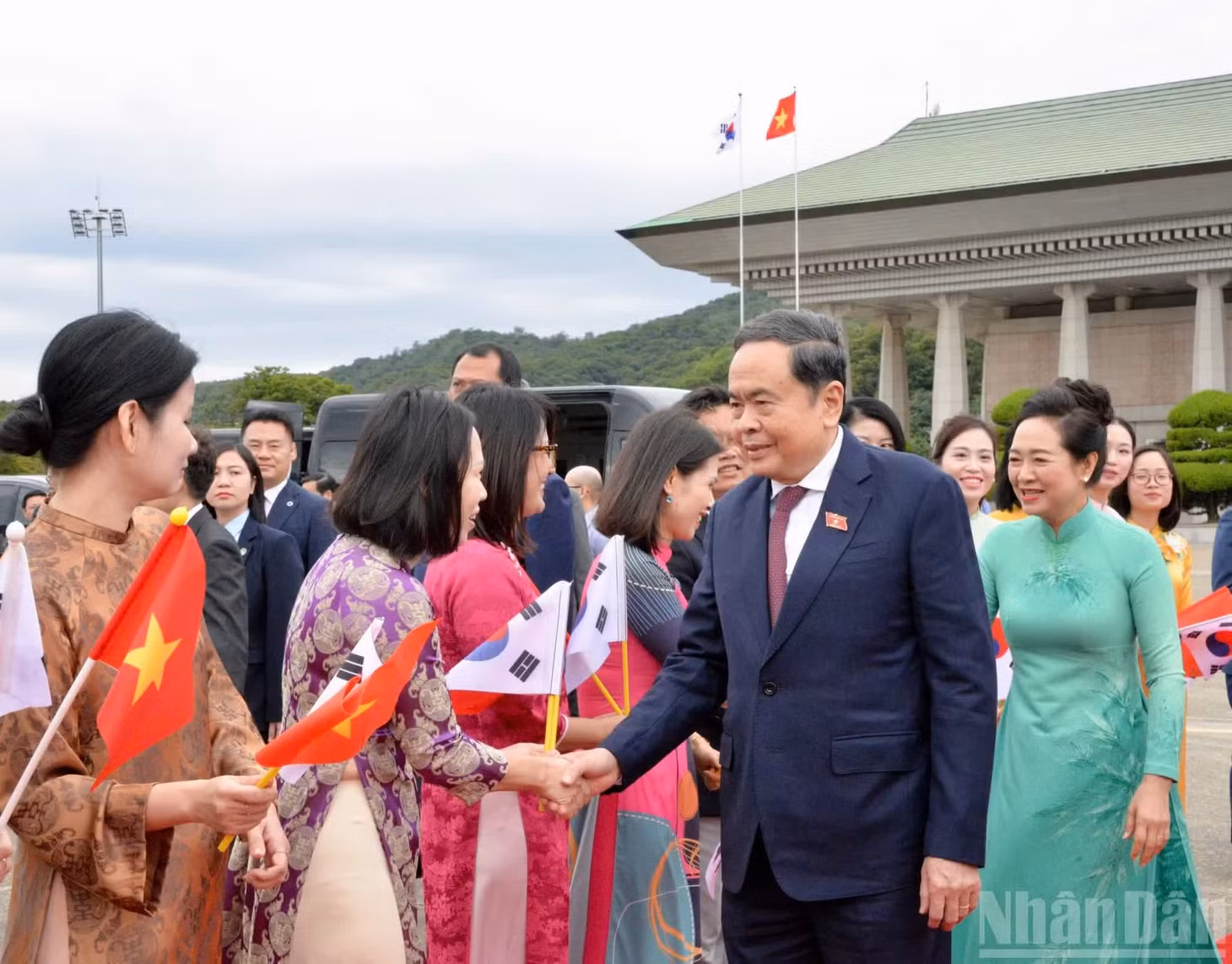 Chủ tịch Quốc hội Trần Thanh Mẫn và Phu nhân Nguyễn Thị Thanh Nga cùng Đoàn đại biểu cấp cao Việt Nam rời thủ đô Seoul, kết thúc tốt đẹp chuyến thăm chính thức Hàn Quốc, lên đường thăm chính thức Mông Cổ. (Ảnh: VĂN CHÚC VÀ CTV)
