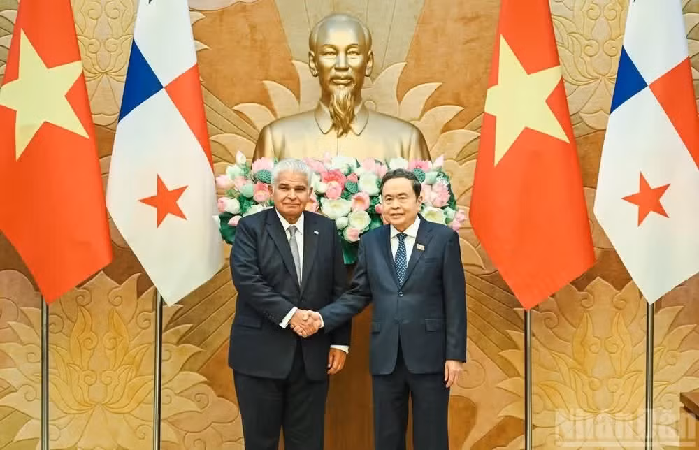 Chủ tịch Quốc hội Trần Thanh Mẫn và Tổng thống Panama José Raúl Mulino. (Ảnh: DUY LINH)