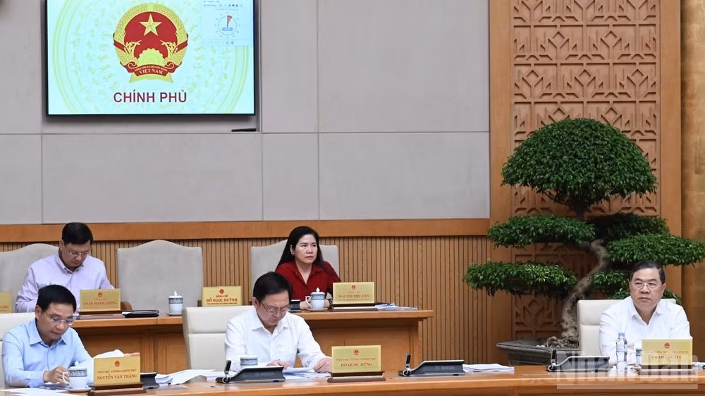 Các Phó Thủ tướng Chính phủ, đại biểu tham dự phiên họp. (Ảnh: TRẦN HẢI)