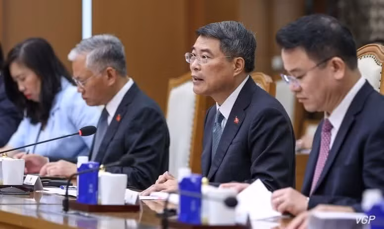 Thủ tướng đề nghị hai Bên phối hợp triển khai thực chất khuôn khổ Đối tác chiến lược về tài chính xanh năm 2023, Bản ghi nhớ hợp tác giữa hai Bộ Tài chính vừa ký. (Ảnh: chinhphu.vn/Nhật Bắc)