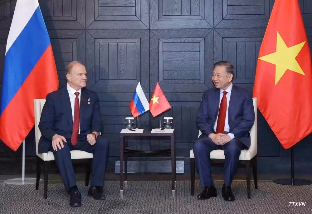 Tổng Bí thư, Chủ tịch nước Tô Lâm tiếp Chủ tịch Đảng Cộng sản Liên bang Nga Gennady Zyuganov. (Ảnh: TTXVN)