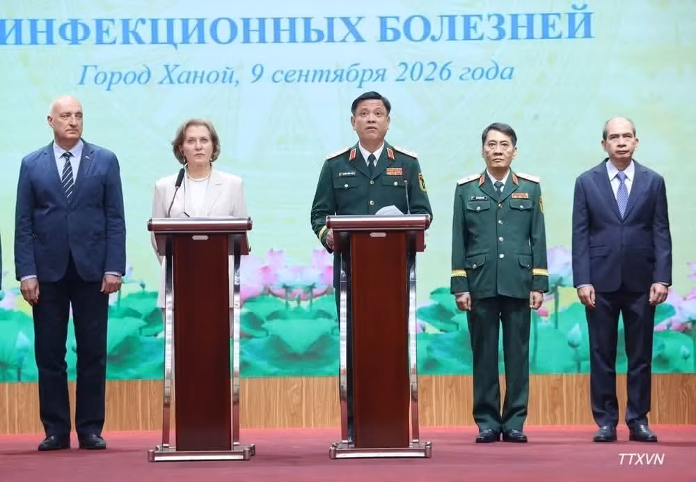 Thượng tướng Nguyễn Trường Thắng, Thứ trưởng Quốc phòng, Chủ tịch Phân ban Việt Nam, Đồng Chủ tịch Ủy ban Phối hợp liên Chính phủ về Trung tâm Nhiệt đới Việt-Nga phát biểu. (Ảnh: TTXVN)
