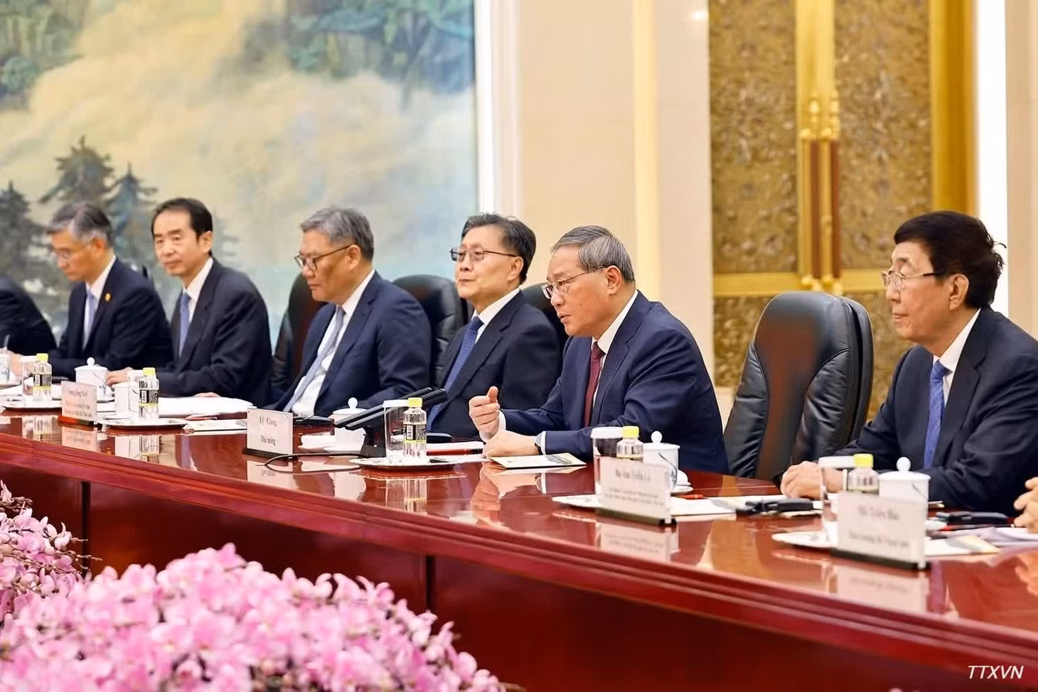 Thủ tướng Trung Quốc Lý Cường phát biểu tại cuộc hội kiến Chủ tịch Quốc hội Trần Thanh Mẫn. (Ảnh: TTXVN)