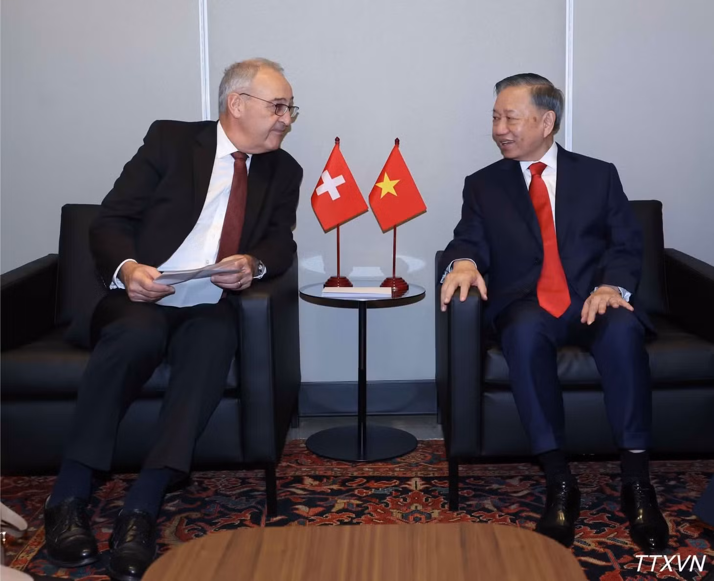 Tổng Bí thư, Chủ tịch nước Tô Lâm gặp Tổng thống Thụy Sĩ Guy Parmelin. (Ảnh: Thống Nhất/TTXVN)