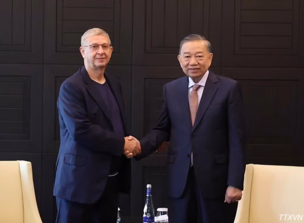 Tổng Bí thư, Chủ tịch nước Tô Lâm tiếp ông Vladimir Yevtushenkov, Nhà sáng lập Công ty cổ phần đại chúng AFK Sistema. (Ảnh: Thống Nhất/TTXVN)
