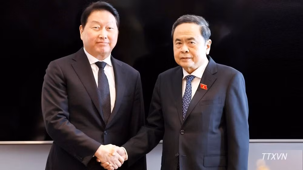 Chủ tịch Quốc hội Trần Thanh Mẫn tiếp ông Chey Tae-Won, Chủ tịch Tập đoàn SK (Hàn Quốc). (Ảnh: Doãn Tấn – TTXVN)
