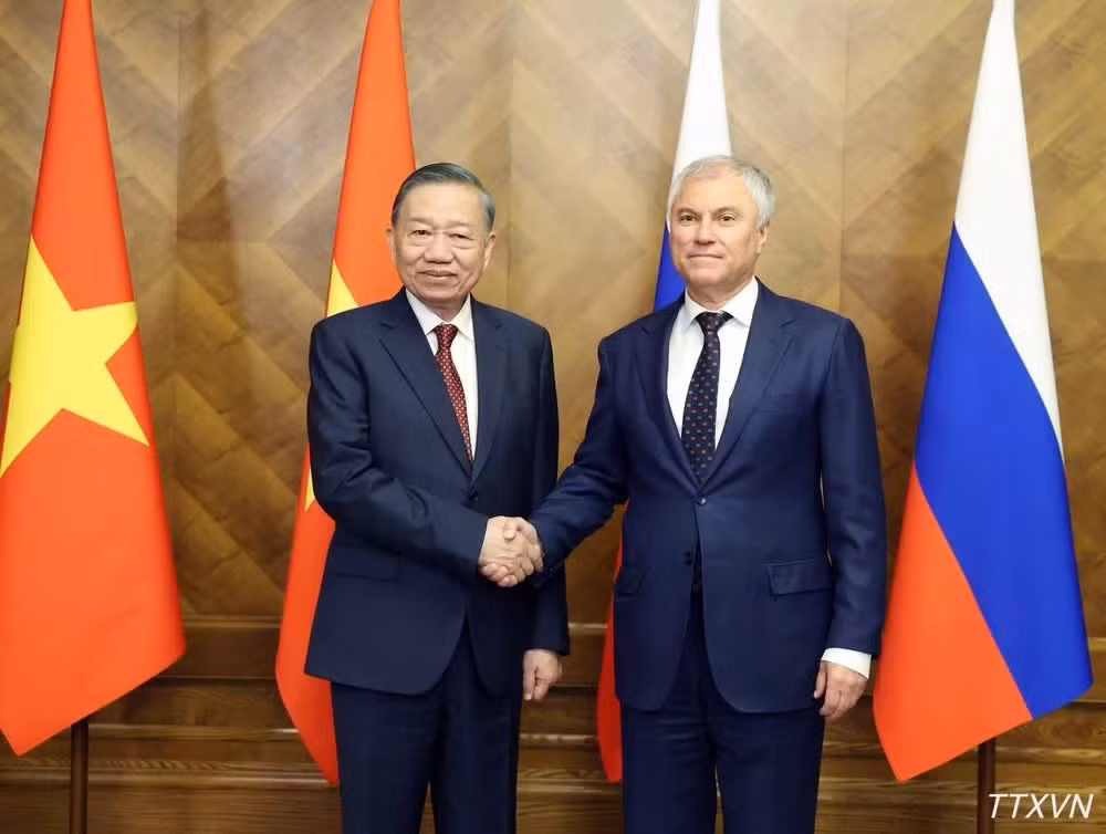 Tổng Bí thư, Chủ tịch nước Tô Lâm hội kiến Chủ tịch Duma Quốc gia Nga Vyacheslav Volodin. (Ảnh: TTXVN)