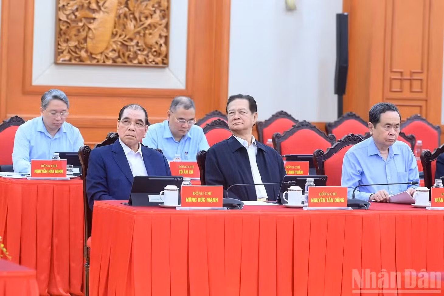 Các đồng chí lãnh đạo, nguyên lãnh đạo Đảng, Nhà nước tham dự phiên họp. (Ảnh: ĐĂNG KHOA)