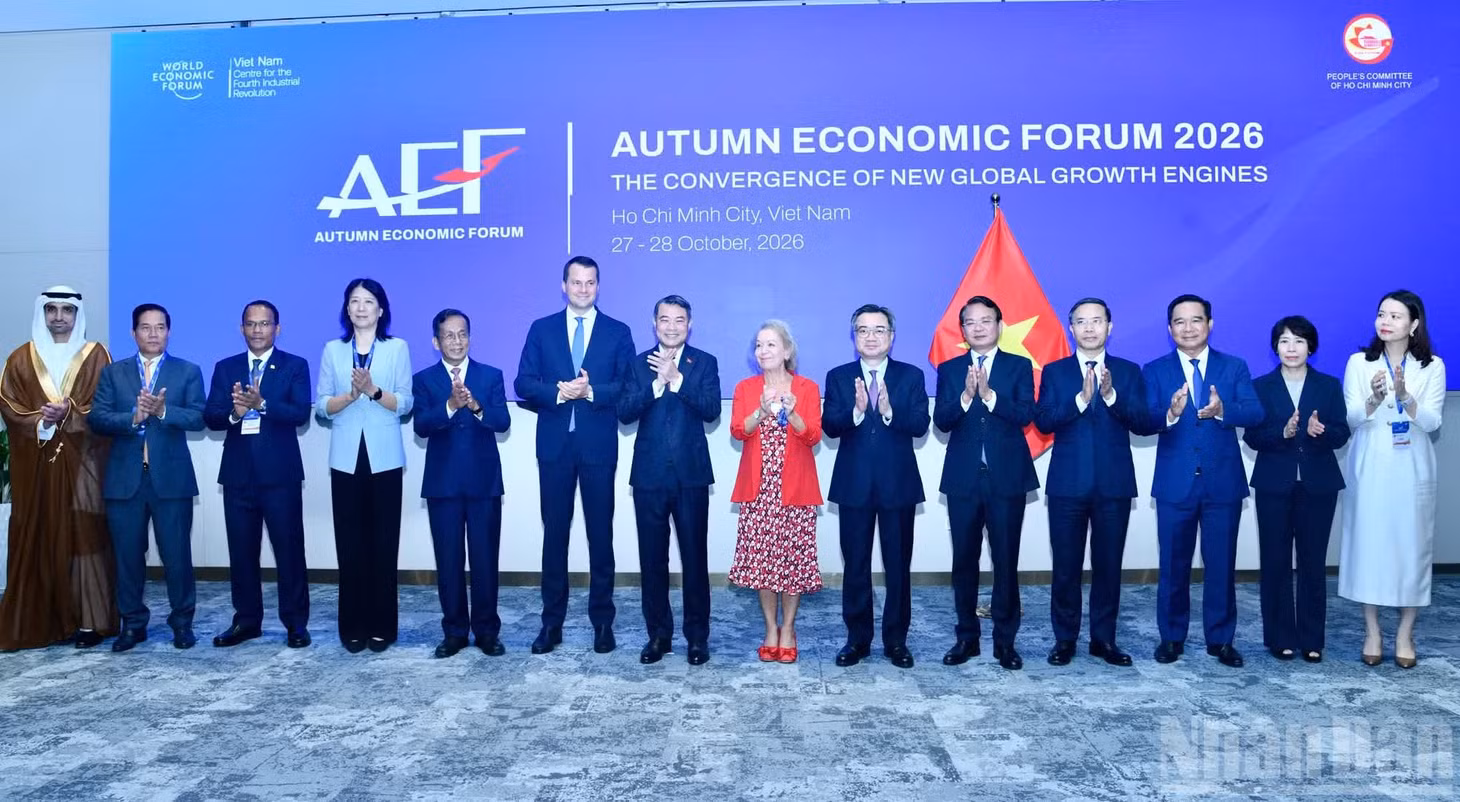 Thủ tướng Chính phủ Lê Minh Hưng cùng các quan chức cấp cao các nước tham dự Diễn đàn Kinh tế Mùa thu năm 2026. (Ảnh: THANH GIANG)