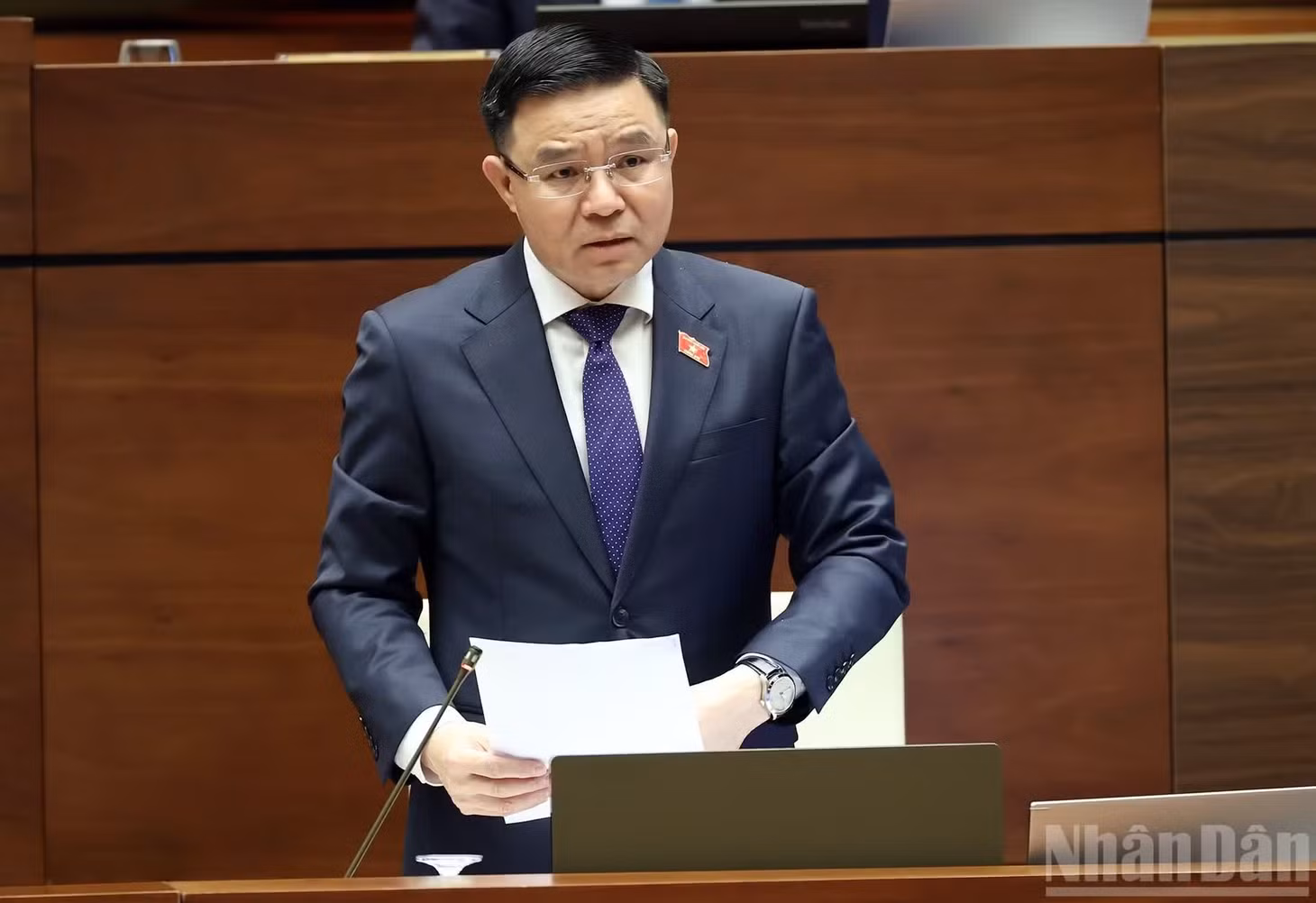 Bộ trưởng Công thương Lê Mạnh Hùng phát biểu giải trình, làm rõ một số vấn đề đại biểu Quốc hội nêu. (Ảnh: DUY LINH)