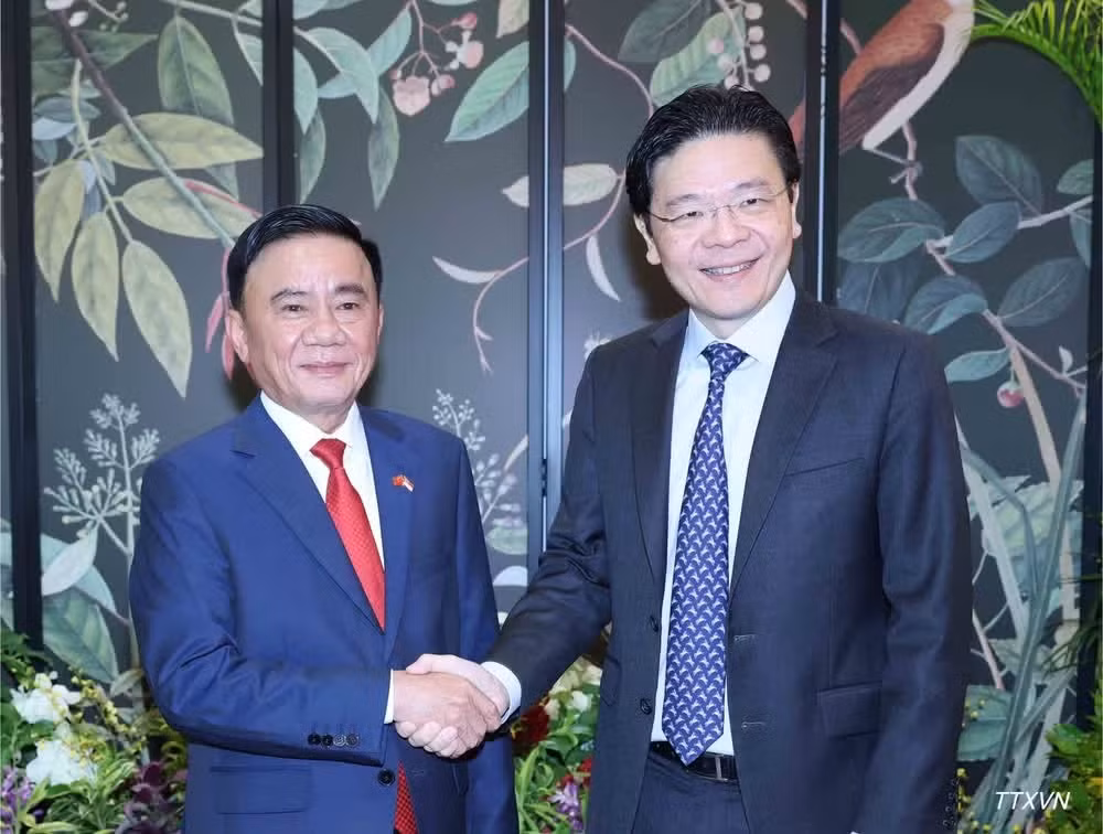 Thường trực Ban Bí thư Trần Cẩm Tú hội kiến Tổng Thư ký Đảng Hành động Nhân dân, Thủ tướng Singapore Lawrence Wong. (Ảnh: TTXVN)