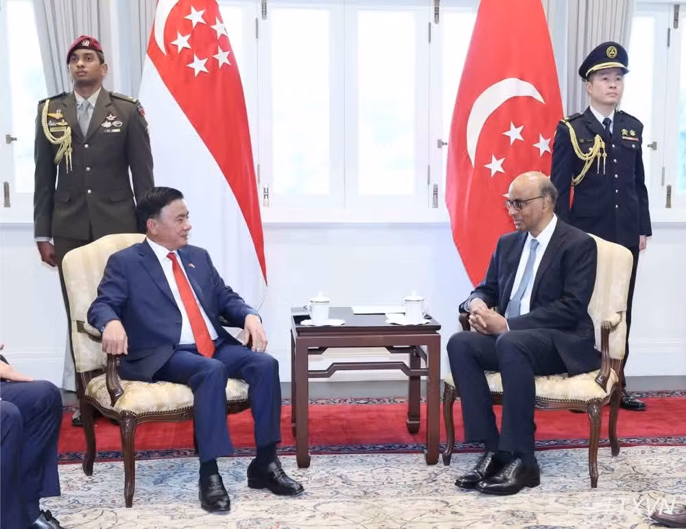 Thường trực Ban Bí thư Trần Cẩm Tú hội kiến Tổng thống Singapore Tharman Shanmugaratnam. (Ảnh: Phương Hoa/TTXVN)