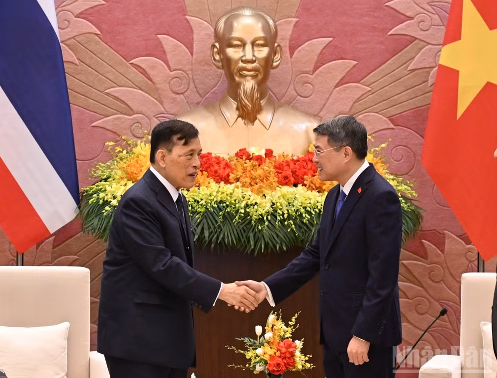 Thủ tướng Chính phủ Lê Minh Hưng và Nhà vua Vương quốc Thái Lan Maha Vajiralongkorn Phra Vajiraklaochaoyuhua. (Ảnh: TRẦN HẢI)