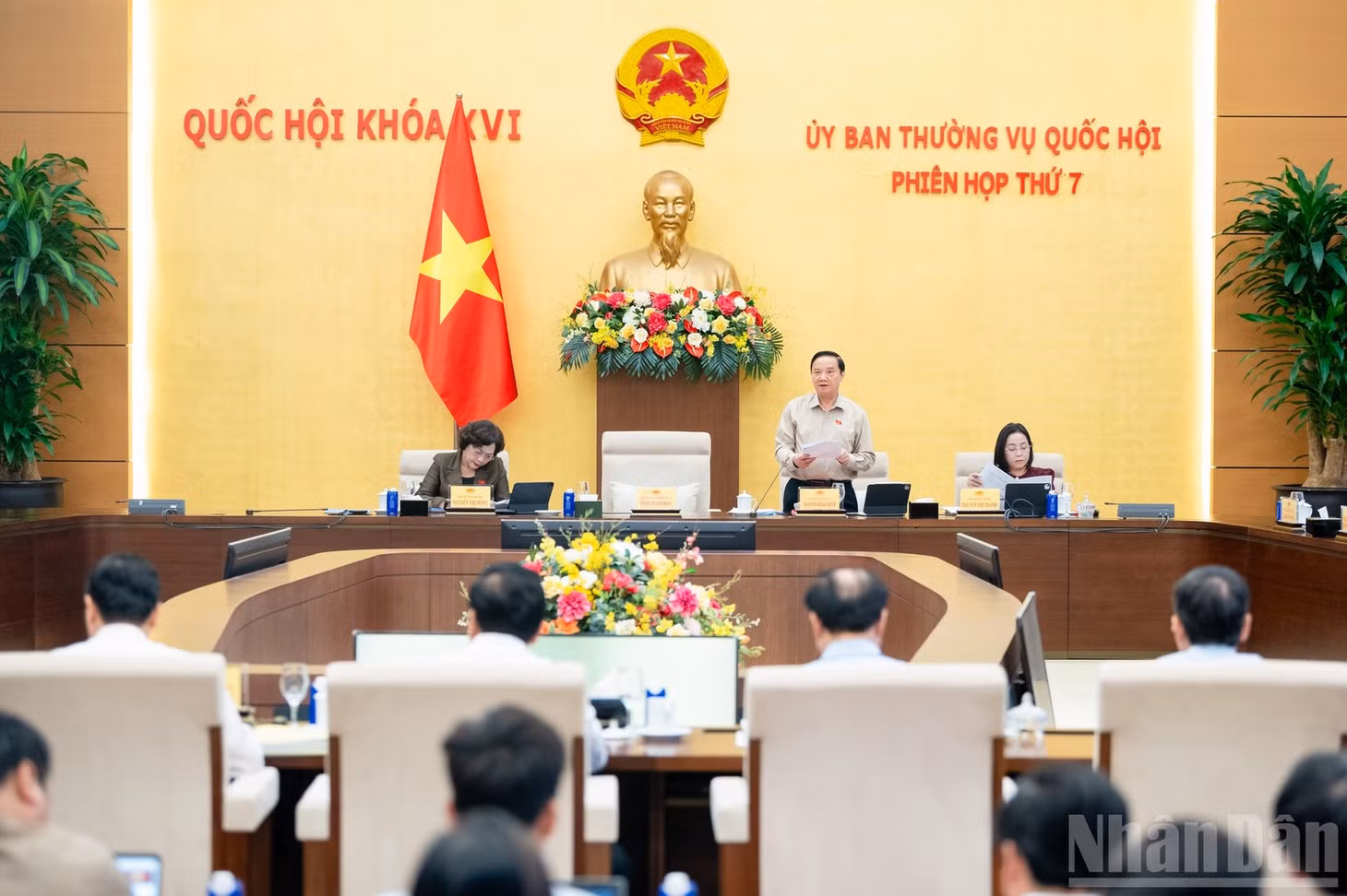 Phó Chủ tịch Quốc hội Nguyễn Khắc Định điều hành phiên họp. (Ảnh: DUY LINH)