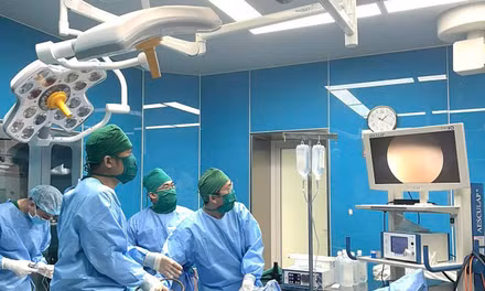 Xây dựng đội ngũ thầy thuốc vững chuyên môn, giàu y đức