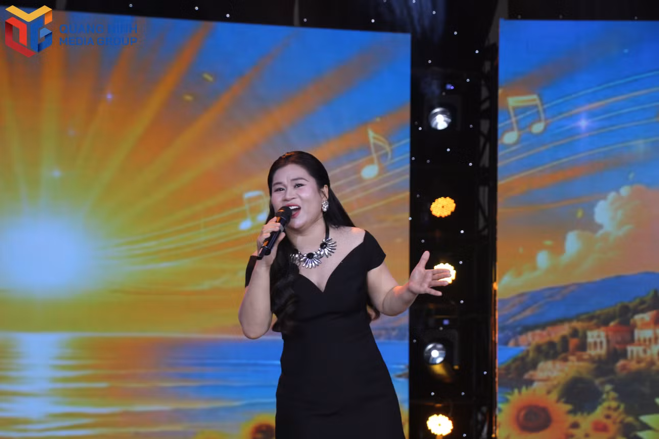 Tiết mục “O Sole Mio” do nghệ sĩ Tố Loan, Phó trưởng Đoàn ca Nhà hát Nhạc Vũ kịch Việt Nam, thể hiện.