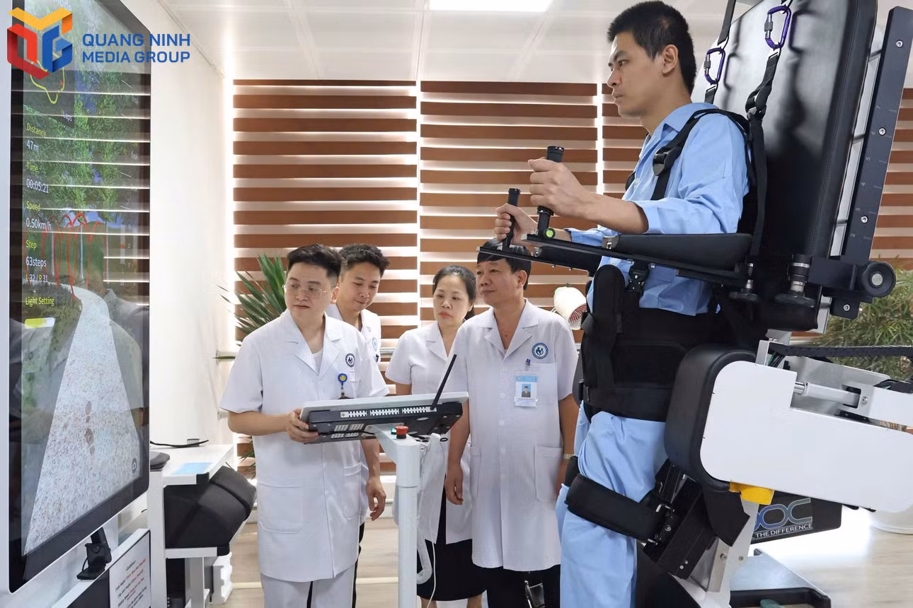 bqn_tl_he-thong-robot-phuc-hoi-chuc-nang-chi-duoi-thuc-te-ao-giup-ho-tro-tap-luyen-va-phuc-hoi-van-dong-chi-duoi-cho-cac-benh-nhan-sau-dot-quy-nao-chan-thuong-so-nao.jpg