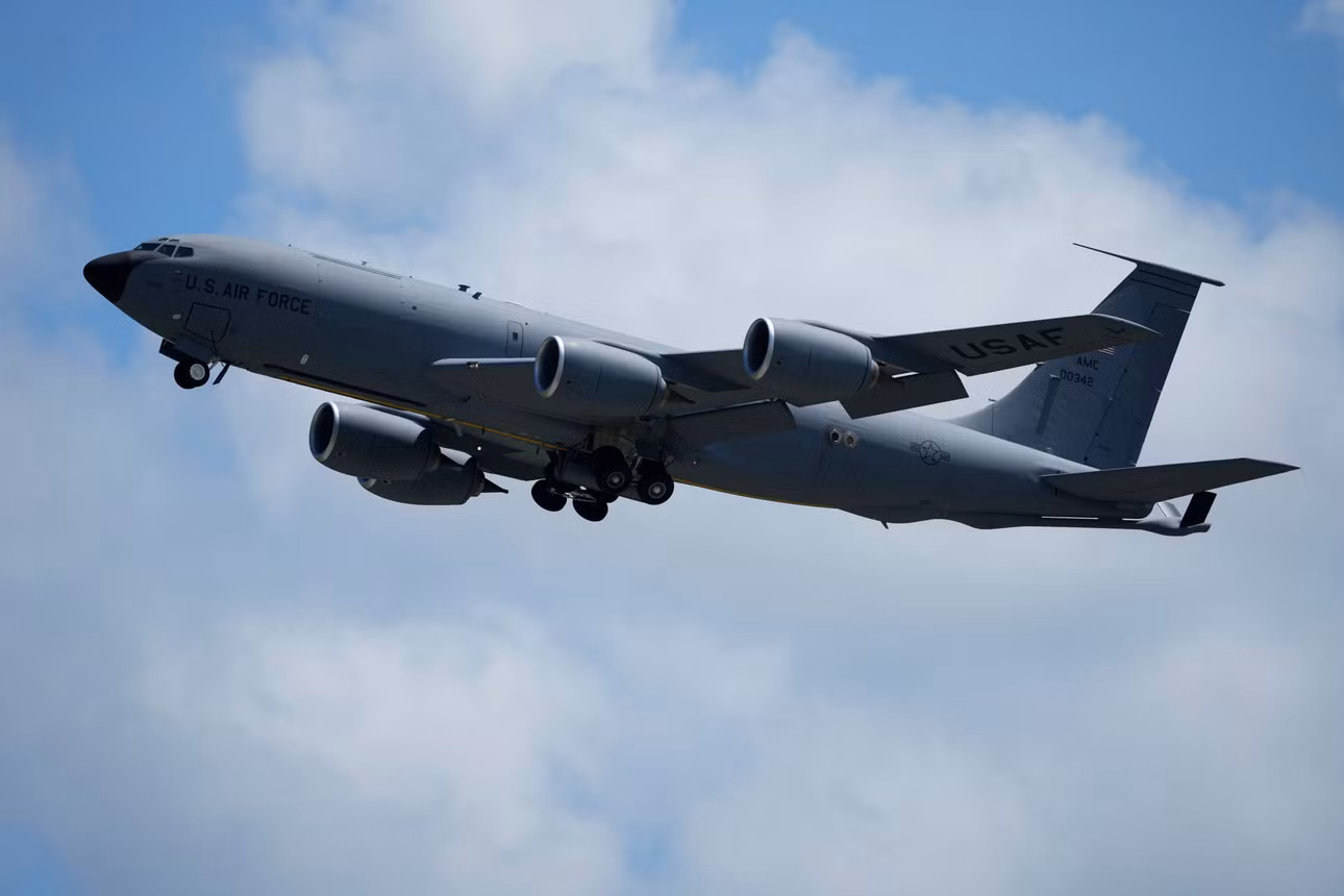ap26-c15-fueling-jet.jpg