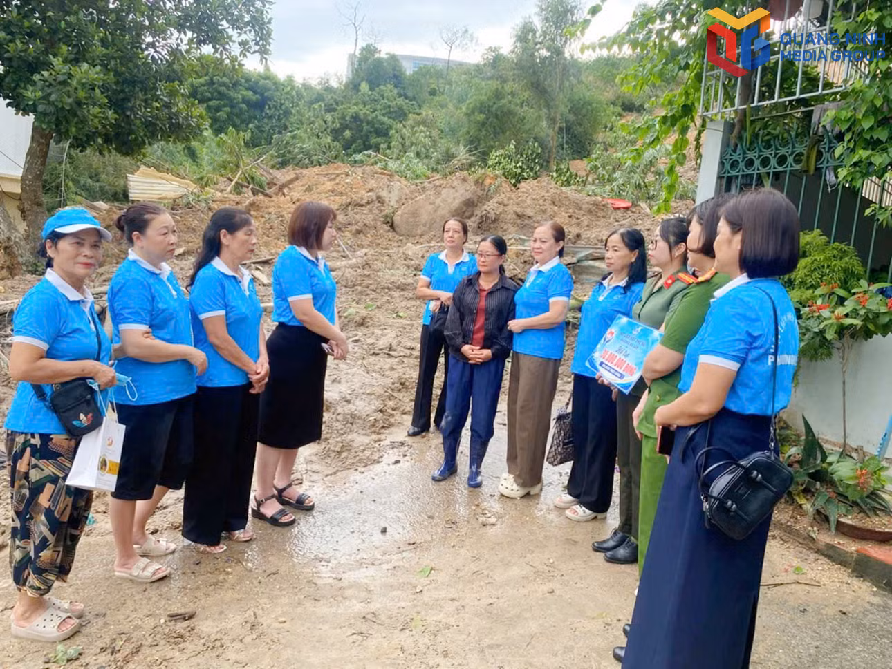 bqn_tr_phu-nu-ha-lam-tang-qua-thien-tai.jpg