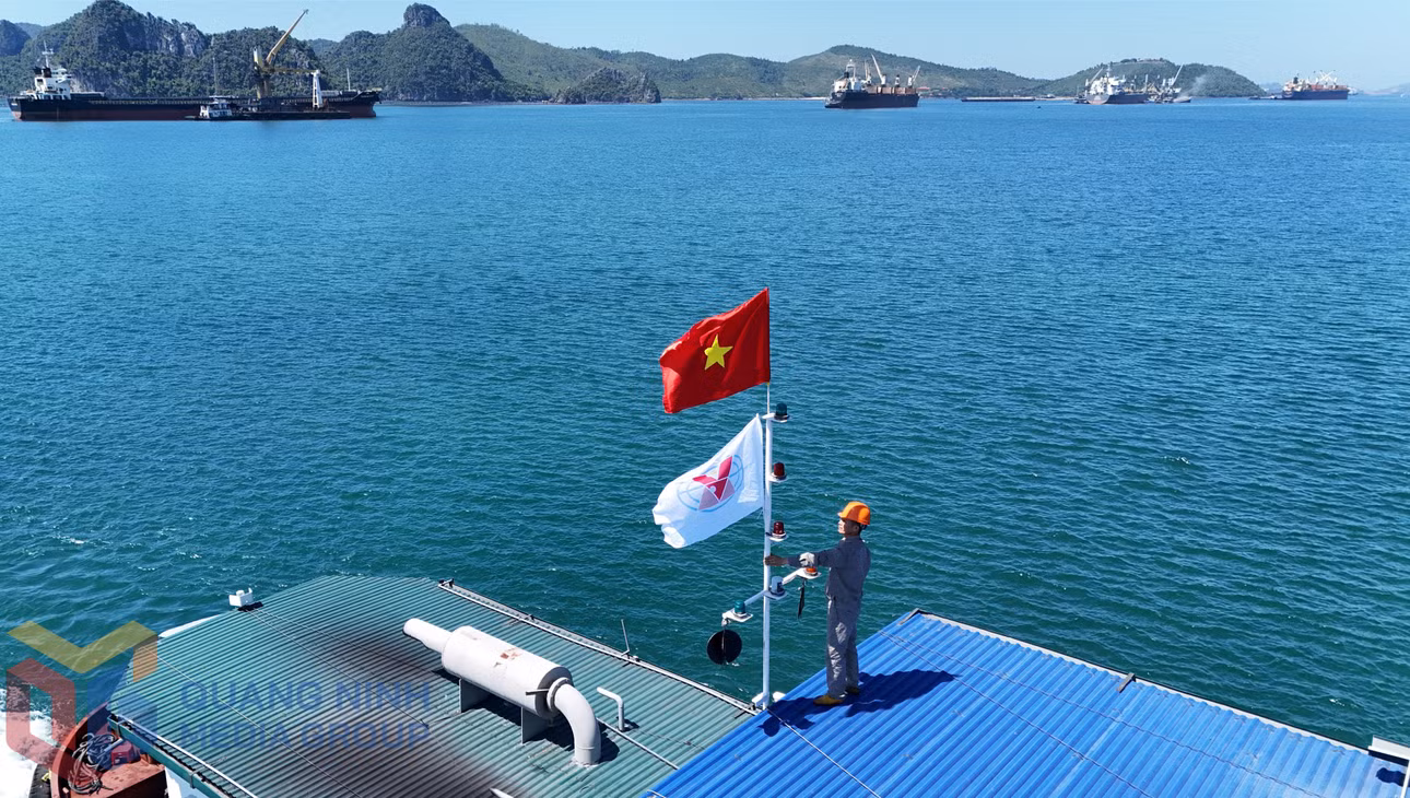 1nang-tren-dau-va-to-quoc-trong-tim-nguoi-dang-vien-nguoi-thuy-thu.jpg