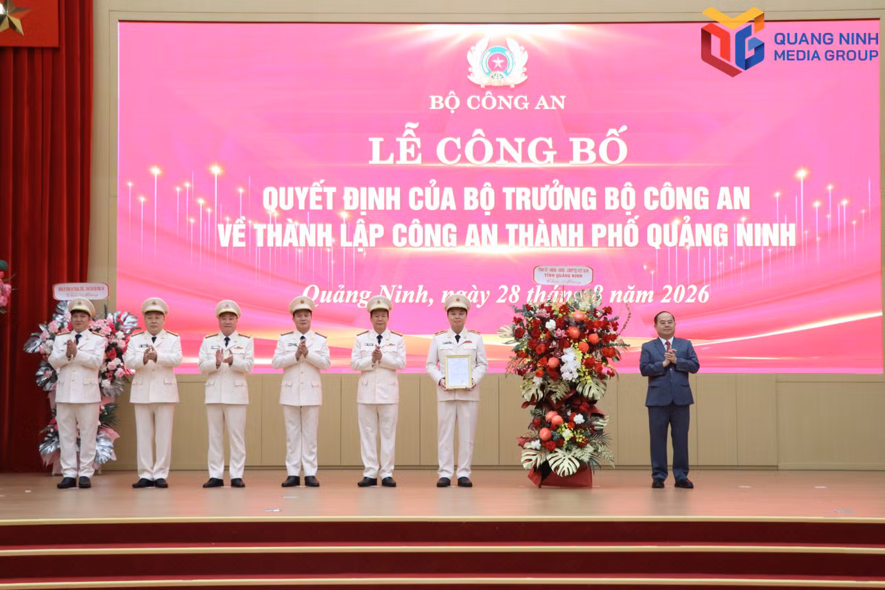 bqn_tr_bi-thu-tinh-uy-tang-hoa-catpqn.jpg